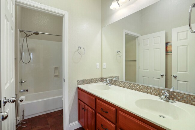 Building Photo - 1609 Maehl Dr