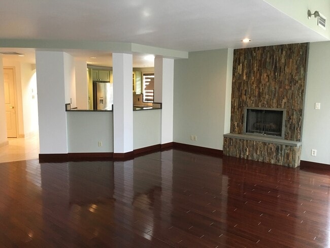 Building Photo - Beautiful Riverfront Condo in NW Bend!