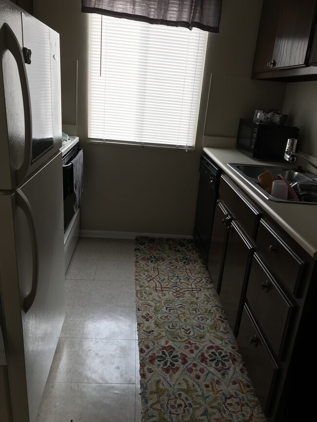 Kitchen with eat in Dining area - 906 Eckhart Ave