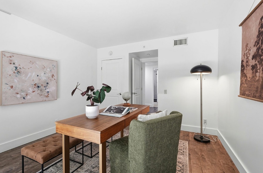 Guest Bedroom/Office - 500 N St