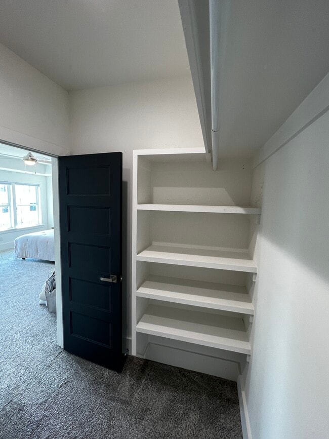 Building Photo - 1072 Zophi St