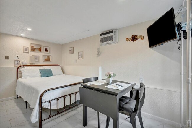 Building Photo - 4213 E Yukon St