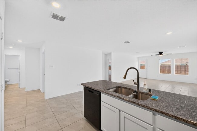 Building Photo - 320 Dewberry St
