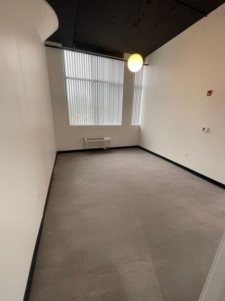 Building Photo - 480 Myrtle St