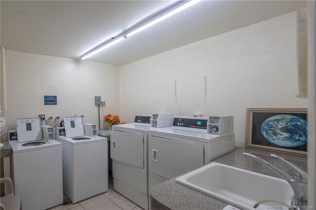 Building Photo - 175 SE St Lucie Blvd