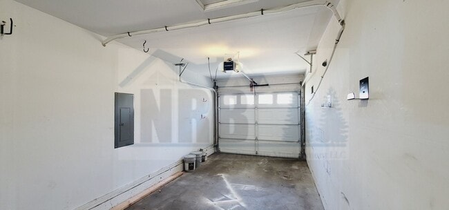 Building Photo - Stunning House in North Tacoma!
