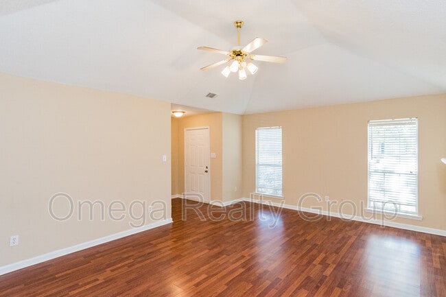 Building Photo - 118 Cedar Bend Dr