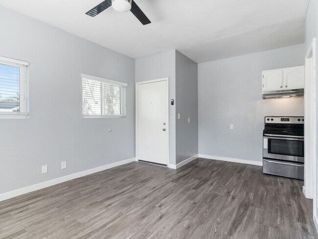 Interior Photo - 2212 Myrtle Avenue