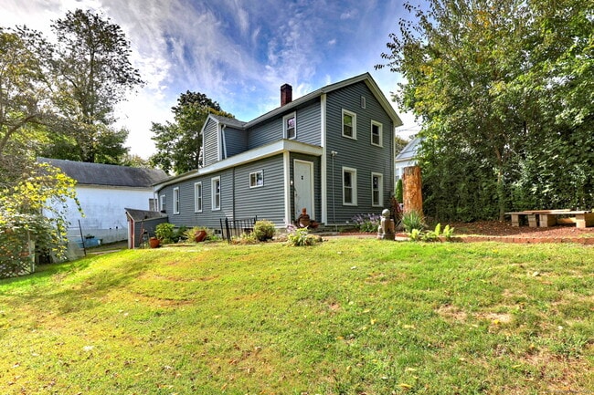 Building Photo - 22 Holmes Ave