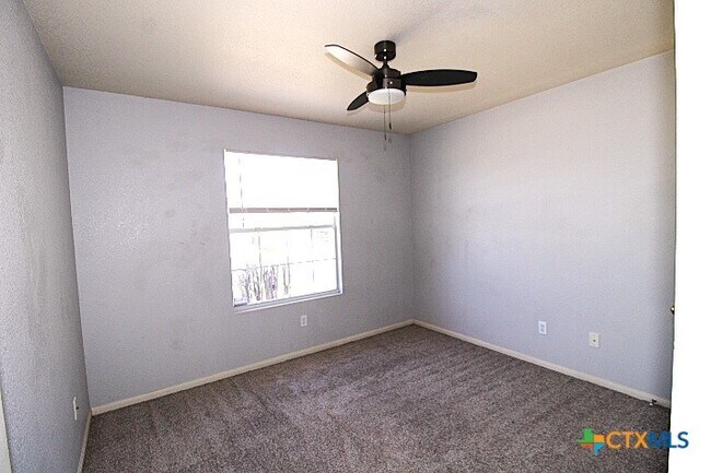 Building Photo - 5707 Schneider Dr