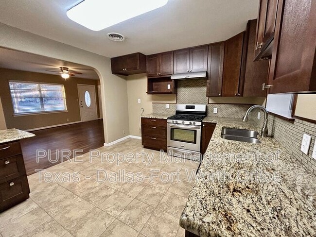 Building Photo - 1607 Briarwood Blvd