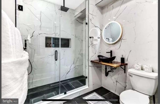 Building Photo - 2309 Dickinson St