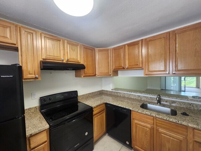 Building Photo - 3470 Foxcroft Rd