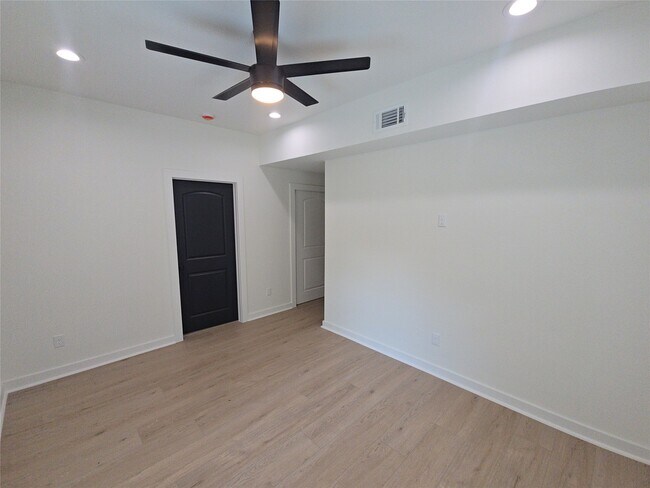 Building Photo - 8101 Venus St