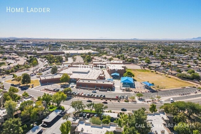 Building Photo - 745 N Hazelton Dr