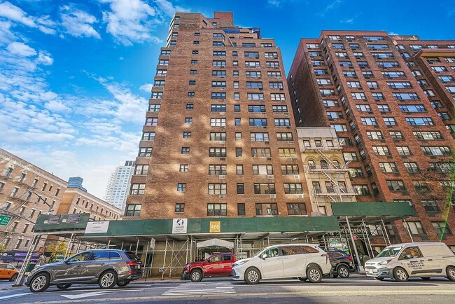 Building Photo - 460 E 79th St
