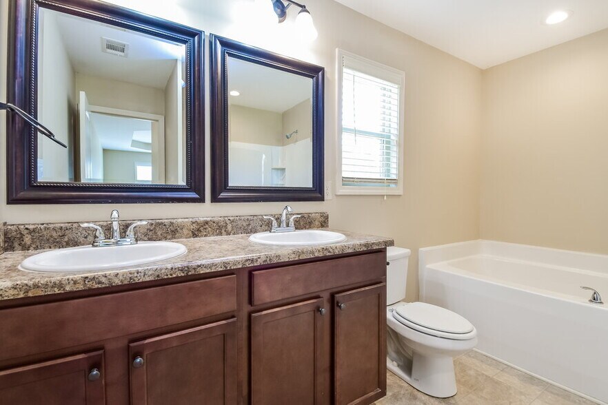 Building Photo - 206 Comet Ct