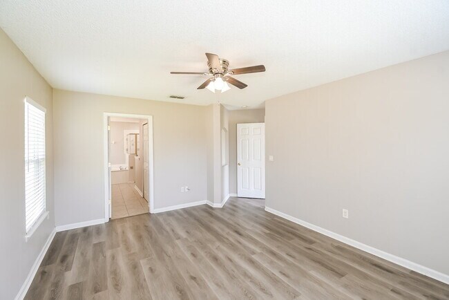 Building Photo - 10332 Marsh Hawk Dr