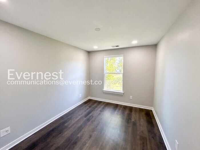 Building Photo - 613 Mason Ward Pl