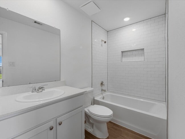 Building Photo - 2106 Hyde Acrs St