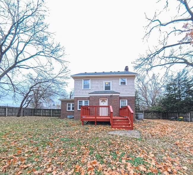 Building Photo - Beautiful 3 bedroom 1 bathroom home