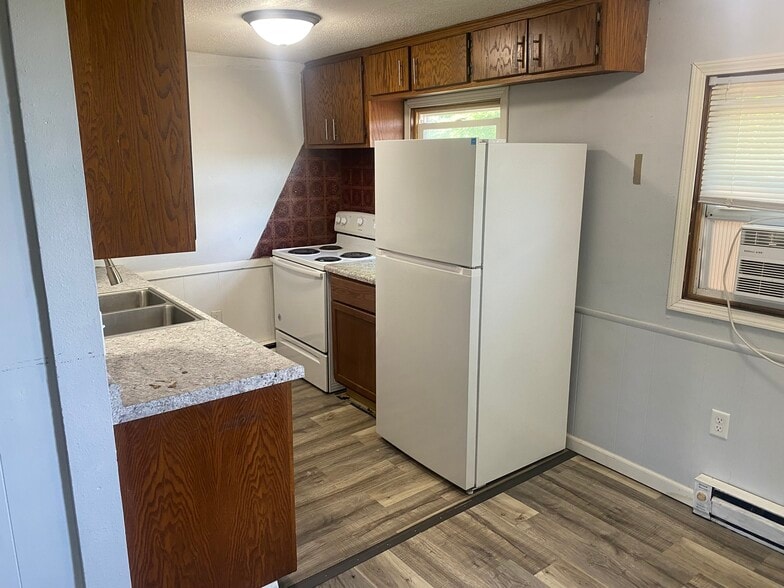 Building Photo - 921 N Riverfront Dr