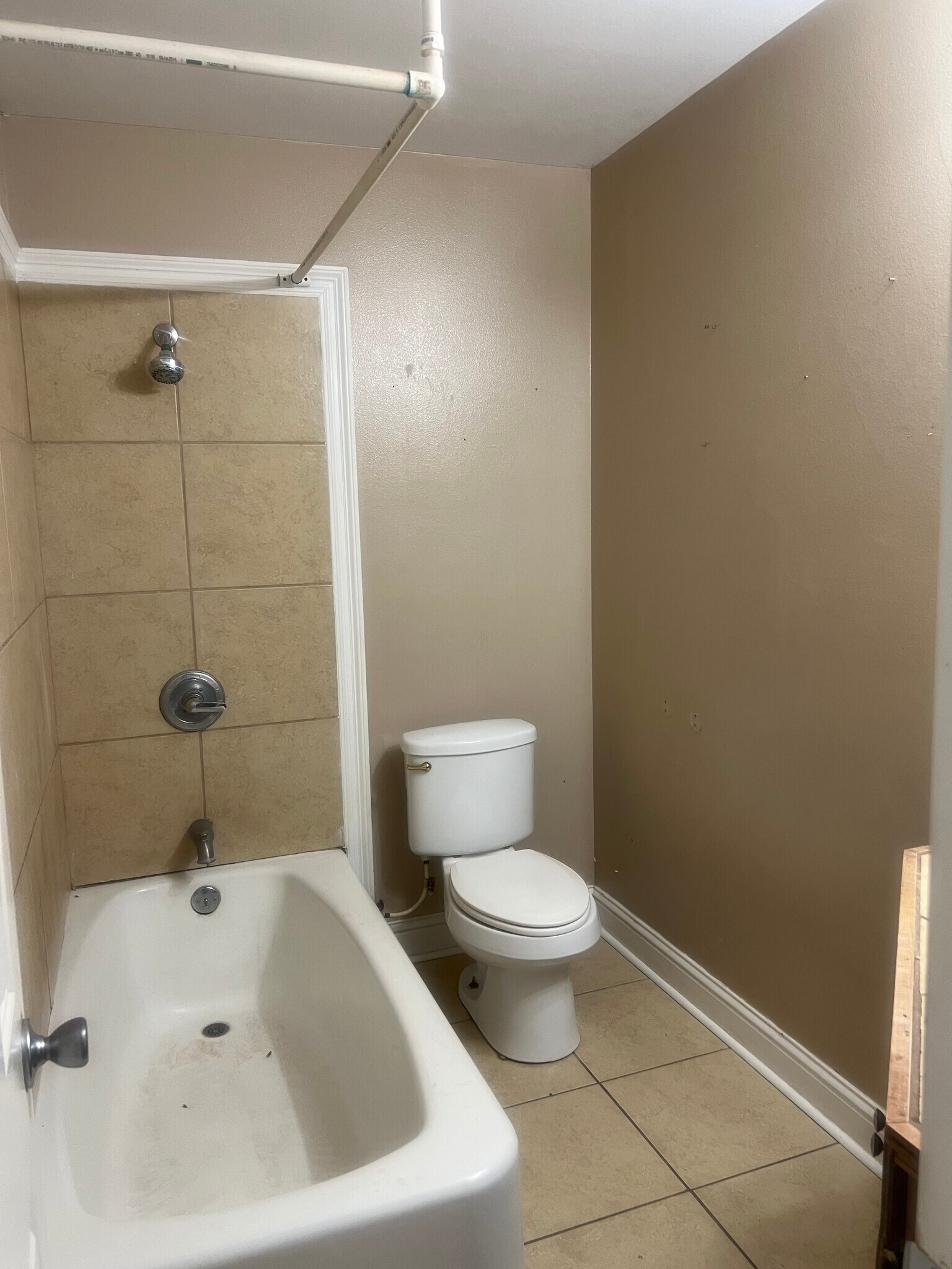 Building Photo - 416 E Cedar St