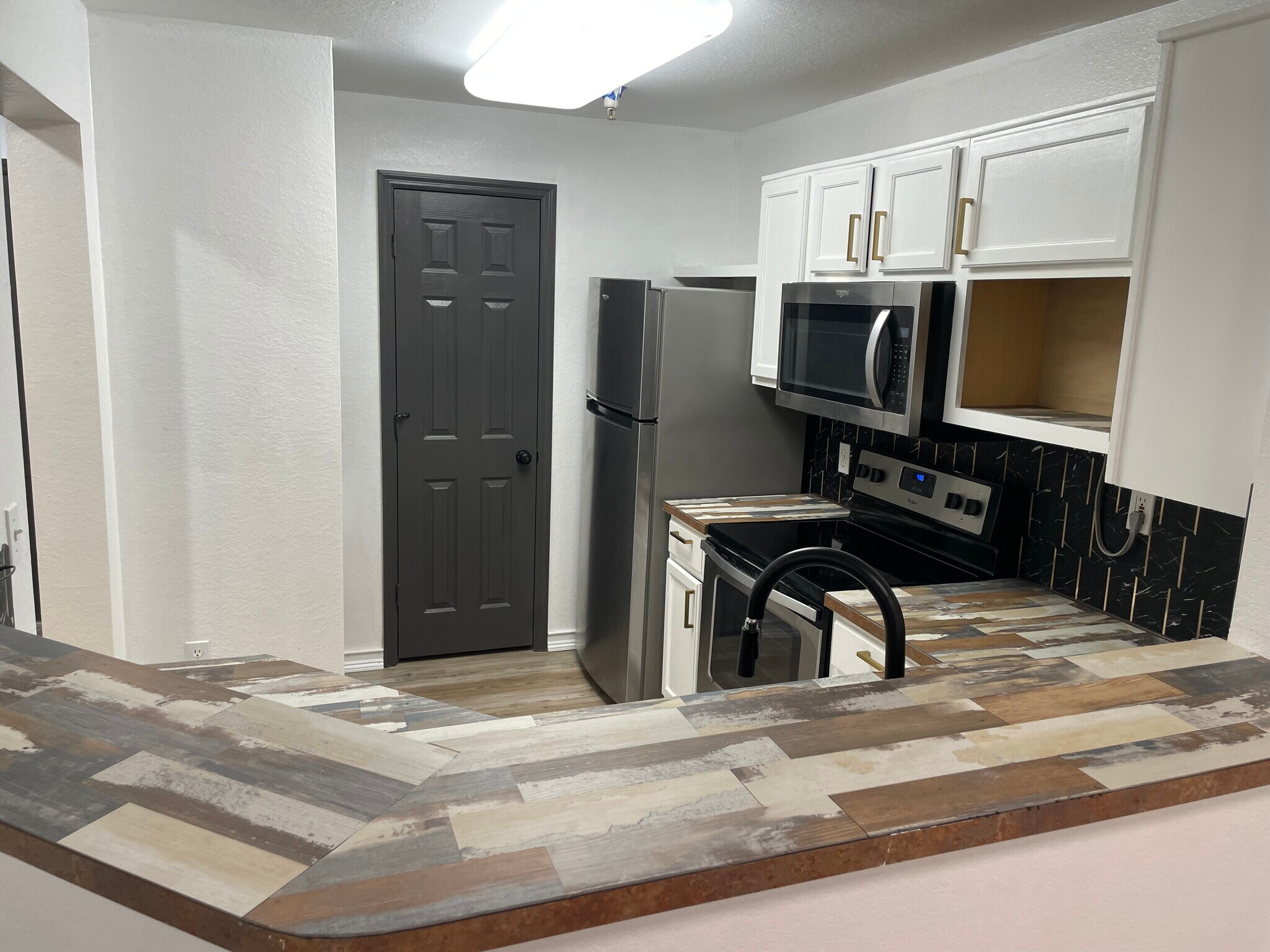 Building Photo - 3714 Palm Desert Ln