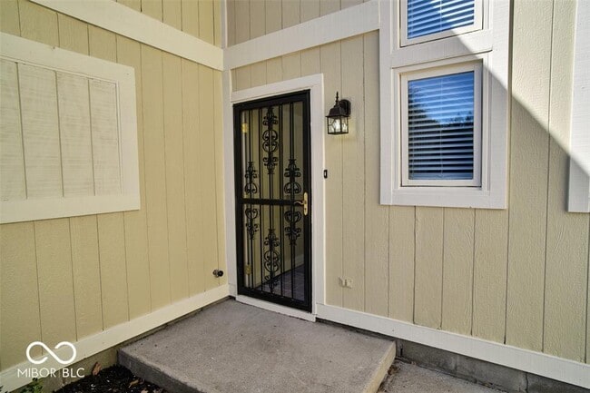 Building Photo - 9740 Lakeshore Dr E