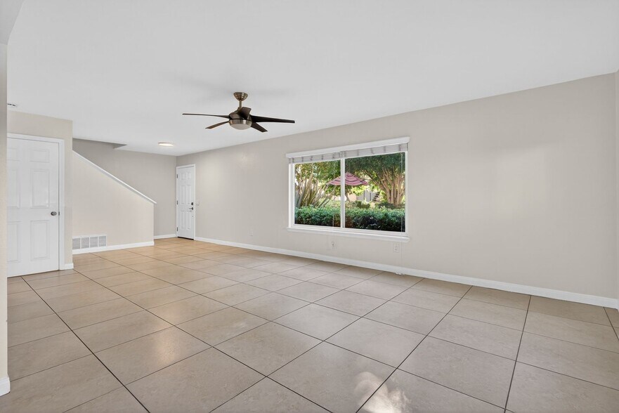 Building Photo - 2884 La Salle Ave