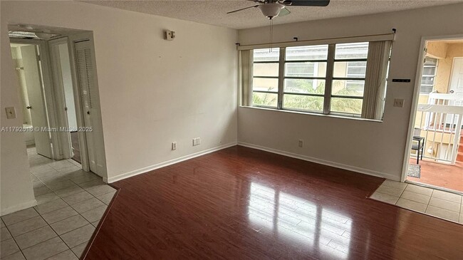 Building Photo - 1032 Twin Lakes Dr