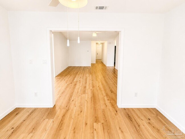 Building Photo - 315 Mirabelle Dr