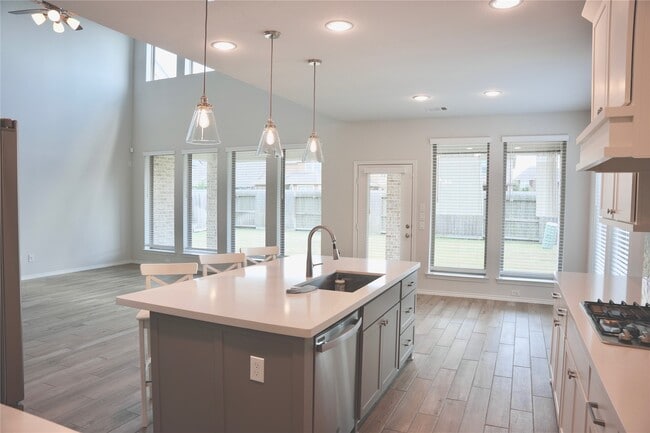 Building Photo - 24727 Tanoureen Dr