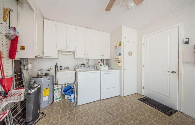 Building Photo - 2739 Sherbrooke Ln