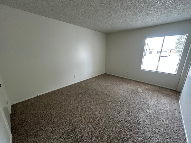 Building Photo - 2060 W Peralta Ave