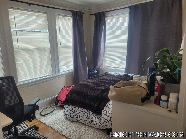 Building Photo - 86 Colborne Rd