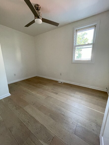 Building Photo - 572 Christopher St