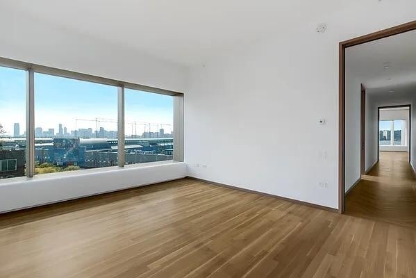 Building Photo - 551 W 21st St