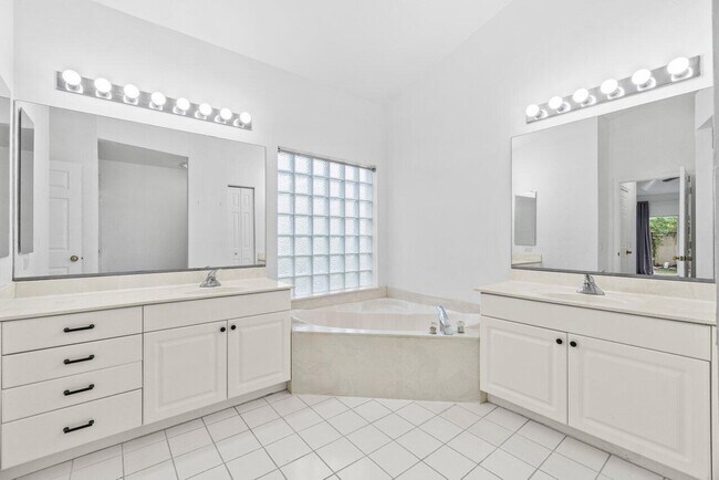 Building Photo - 7589 Colony Lake Dr