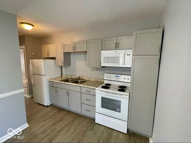 Building Photo - 2827 E Brookside Ave