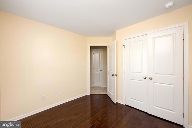 Building Photo - 421 Dogwood Dr