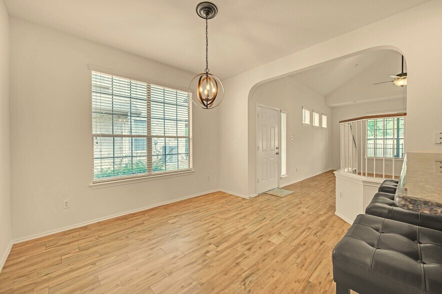 Dining room - 9201 Brodie Ln