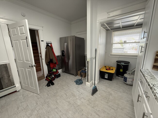 Building Photo - 1049 Campbell Ave