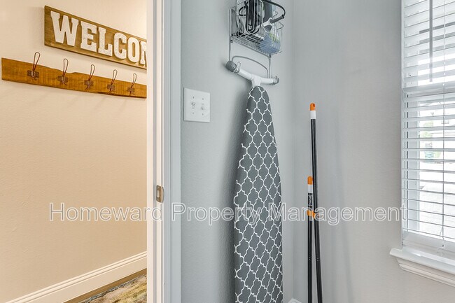 Building Photo - 3905 Sheraton Rd