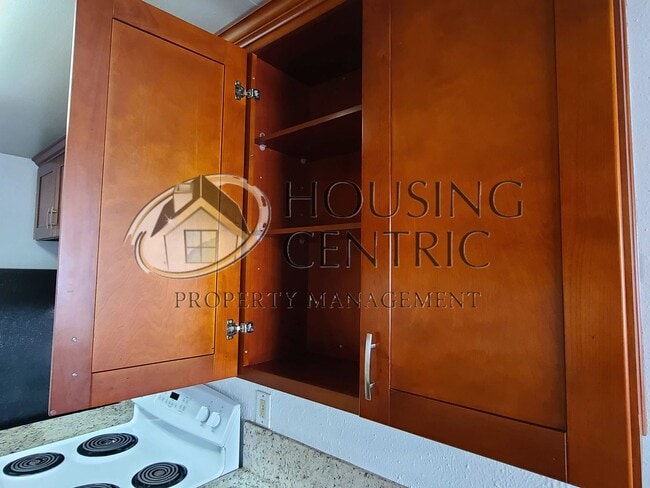 Building Photo - 9013 Montoya St