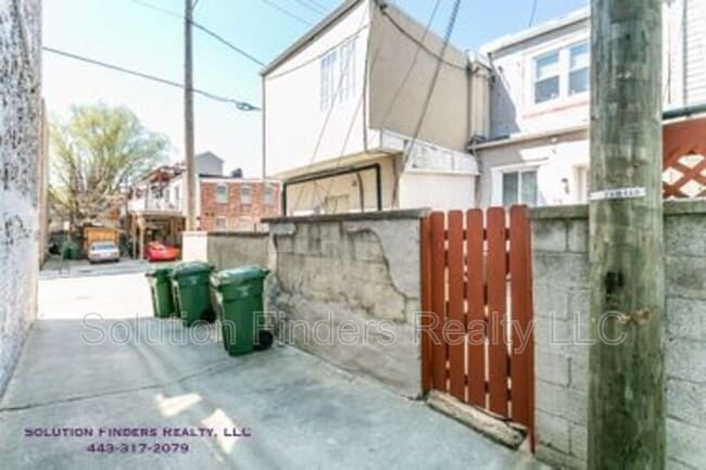 Building Photo - 3403 Hudson St