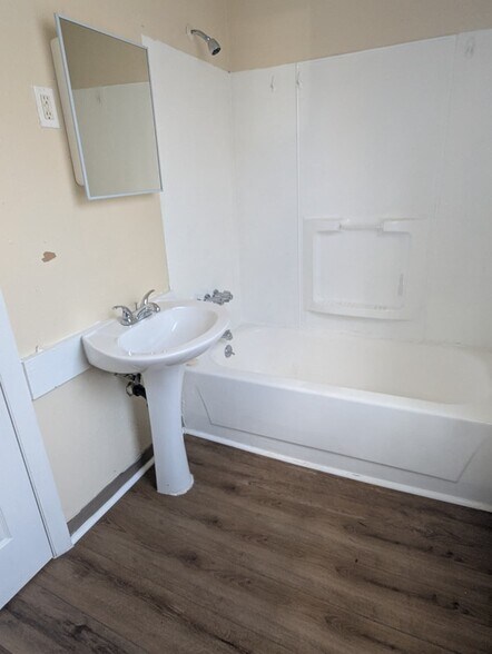 Building Photo - 69 Webb St