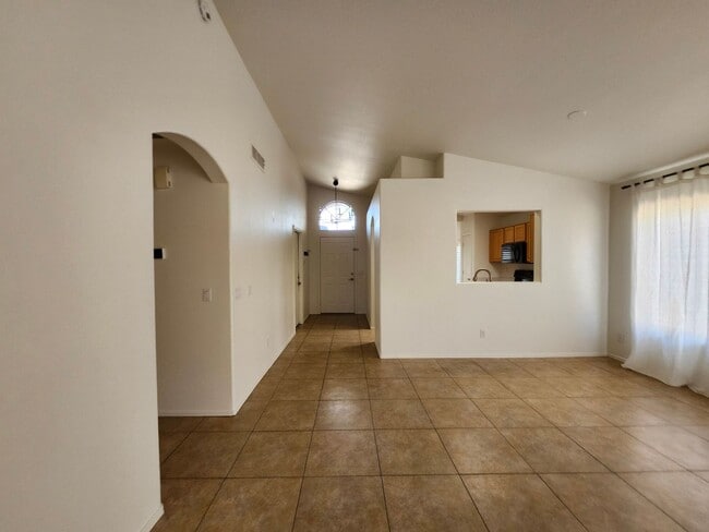 Building Photo - Beautiful Mountain Views! 3bedrom 2 bath
