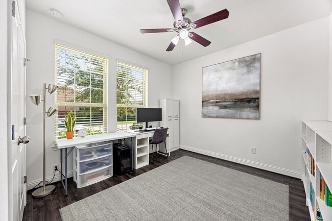Building Photo - 6326 Wolf Run Dr