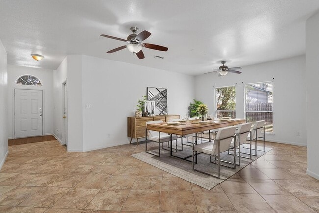 Building Photo - 204 Mallard Cove